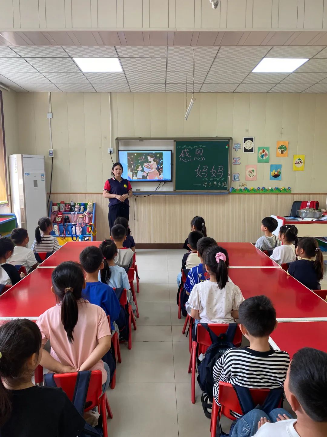 一禾龍?jiān)春變簣@母親節(jié)主題班會(huì)活動(dòng)